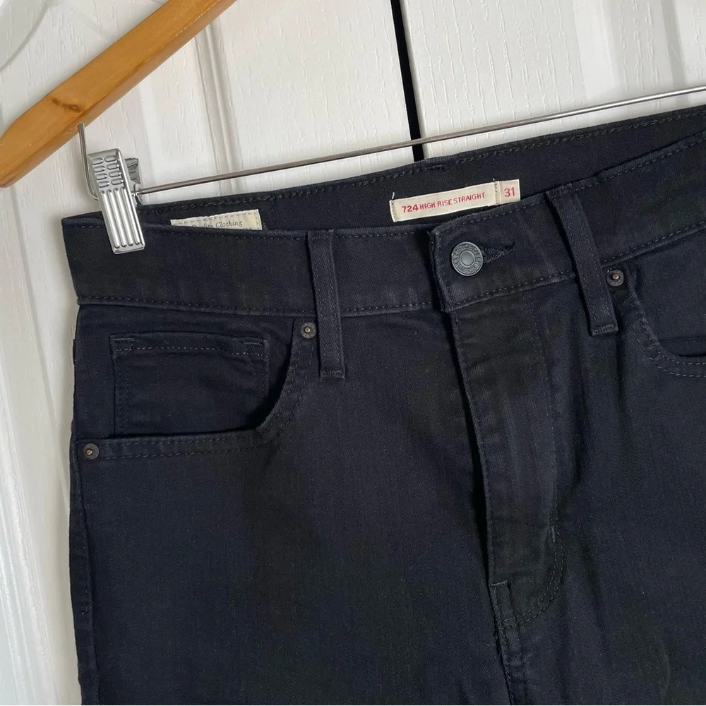 Levi’s Premium 724 High Rise Slim Straight Jeans Women’s 31 Black Stretch Chic - Picture 4 of 15